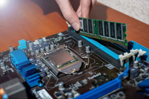 Bilgisayar tamiri. Bilgisayar güncellemesi, bilgisayar güncellemesi. Bilgisayar oyunları. madencilik 