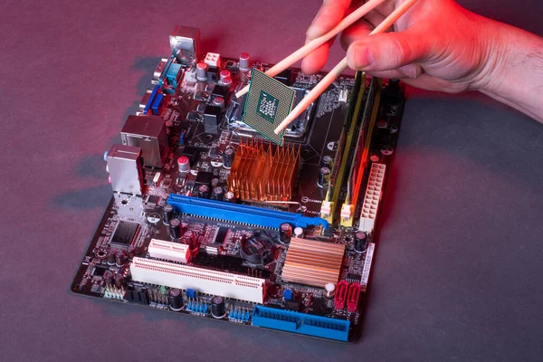 High Performance Personal Computer Repair Hands Inserting Processor Motherboard Socket — Stockfoto