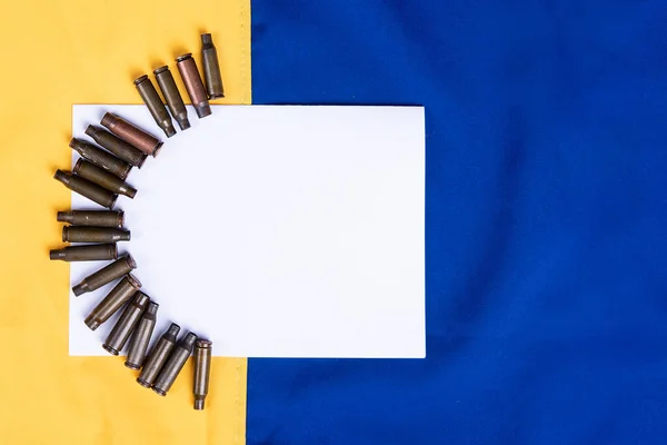Kogelhulzen Vlag Van Ukraine Wit Vierkant Voor Tekst Concept Oorlog — Stockfoto