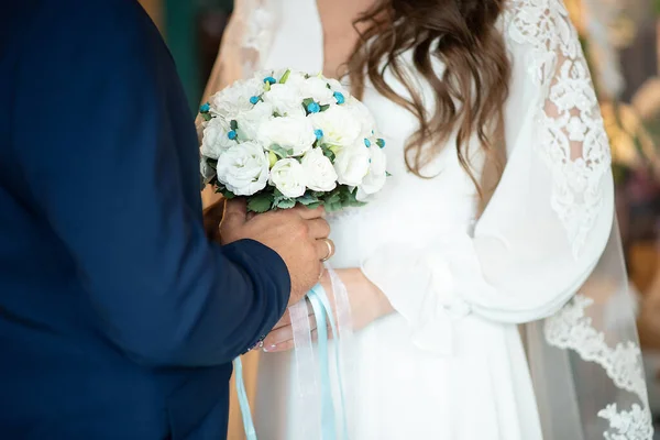 Hands Bride Groom Background Bouquet Close Wedding Newlyweds Wedding Day — Fotografia de Stock