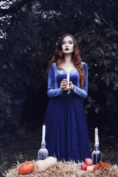 Ein Mädchen Bild Einer Hexe Die Idee Eines Fotoshootings Halloween — Stockfoto