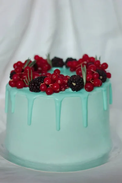 Cake Light Blue Idea Decorating Cake Red Currants Blackberries Cake — Stock Photo, Image