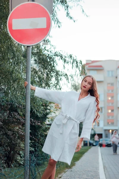 Confident Girl Walks Street White Housecoat Fashion Portrait Idea Photo — Stock Photo, Image