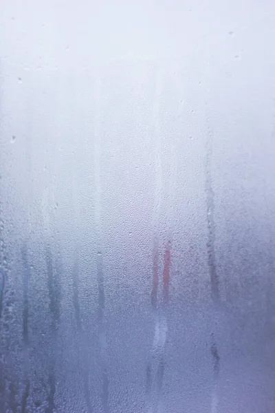 ガラスの水だ ガラスに雨が降る ウィンドウブルー — ストック写真