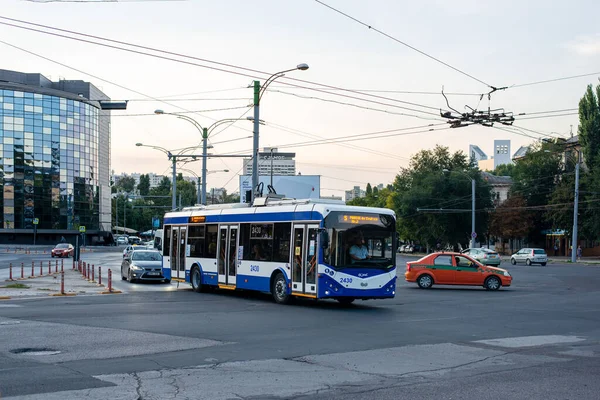 Кишинев Сентября Троллейбус Rtec 62321 Bkm 2430 Езда Пассажирами Улицах — стоковое фото