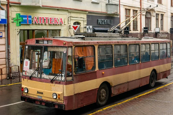 Cherniwtsi Ukraina Października 2021 Trolleybus Skoda 14Tr 293 Jazda Pasażerami — Zdjęcie stockowe