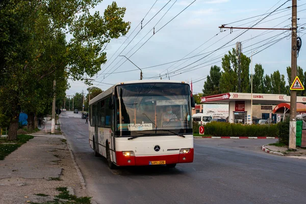 Balti Moldova Září2021 Autobus Mercedes Benz Conecto Cestujícími Ulicích Balti — Stock fotografie