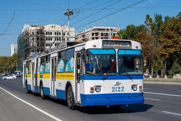 Chisinau Moldova Setembro 2021 Trolleybus Ziu 683 2122 Equitação Com — Fotografia de Stock
