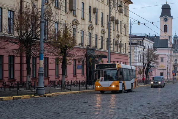 Чернивци Украина Ноября 2020 Автобус Neoplan N4007Nf Пассажирами Улицах Черновцов — стоковое фото