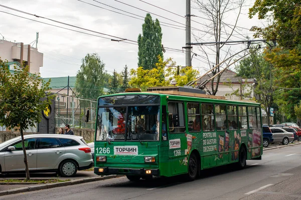 Chisinau Moldova September 2021 Trolleybus Skoda 14Tr 1266 Riding Passengers — Stock Photo, Image