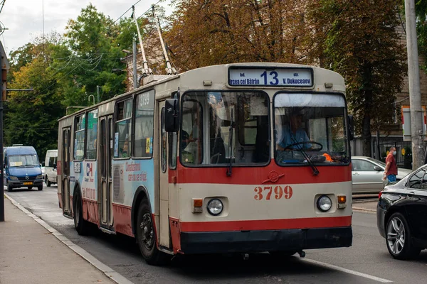 Chisinau Mołdowa Września 2021 Trolleybus Ziu 682 3799 Jazda Pasażerami — Zdjęcie stockowe