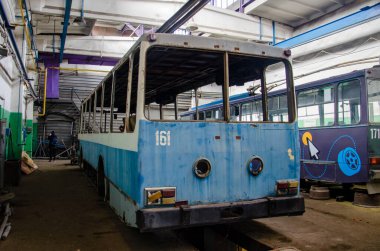 IVANO-FRANKIVSK, UKRAINE - Ekim 07, 2017. Trolleybus YuMZ T2 # 161 Ivano-Frankivsk troleybüs deposunda.