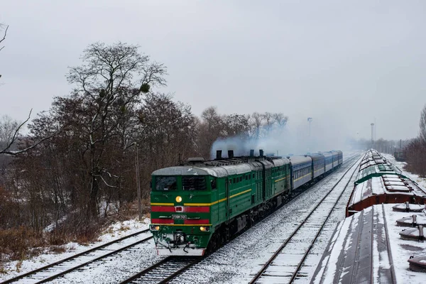 Chernivtsi Ucrânia Dezembro 2021 Locomotiva 2Te10M 2421 Chernivtsi — Fotografia de Stock