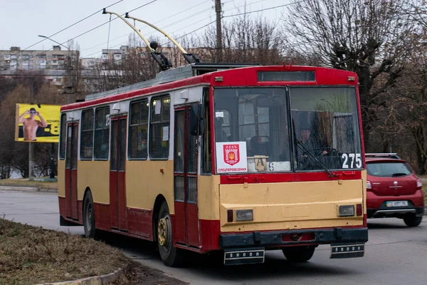 Chernivtsi Ukrajina Ledna2022 Trolejbus Škoda 14Tr 275 Koni Pasažéry Ulicích — Stock fotografie