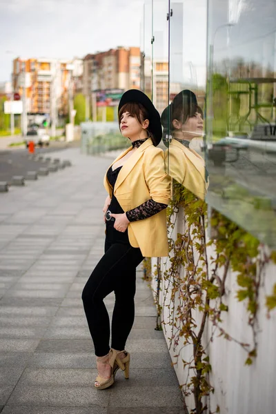 Vertical Portrait Girl Yellow Jacket Black Hat — Stock Photo, Image