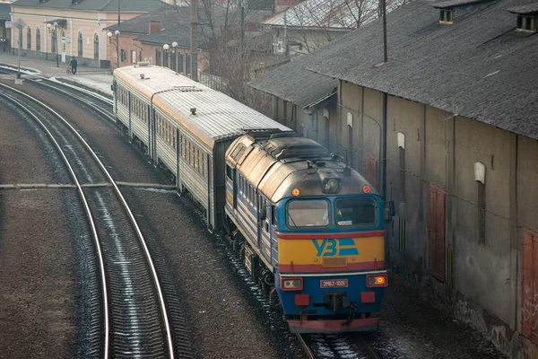 Kolomya Ukraine Februari 2022 Tåg Dpl1 006 Och Lok 2M62 — Stockfoto