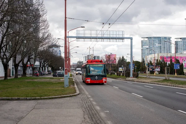 Bratysława Słowacja Lutego 2022 Trolejbus Skoda 30Tr Sor 6029 Jeżdżący — Zdjęcie stockowe