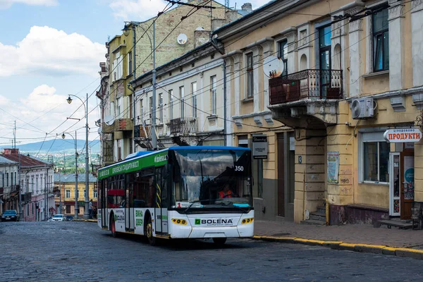 Chernivtsi Ukraine Czerwca 2022 Trolleybus Laz E183 350 Jazda Pasażerami — Zdjęcie stockowe