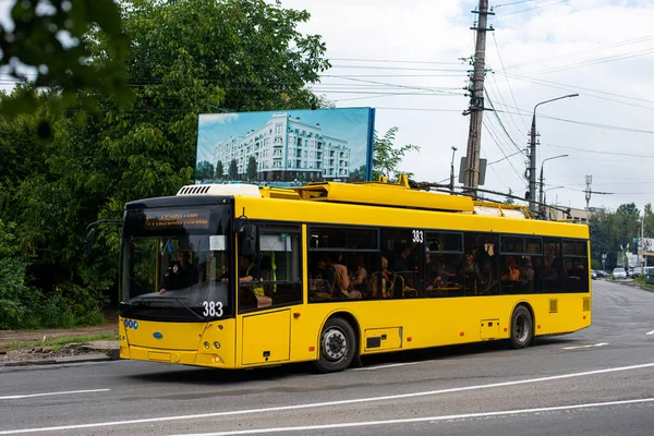 Chernivtsi Ukraine August 2022 Trolleybus Dnipro T203 Maz 383 Riding — Fotografia de Stock