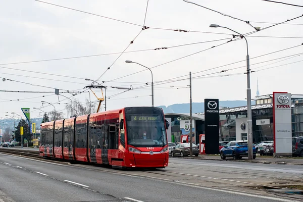 Братислава Словакия Марта 2022 Года Трамвай Skoda 29T1 7401 Пассажирами — стоковое фото
