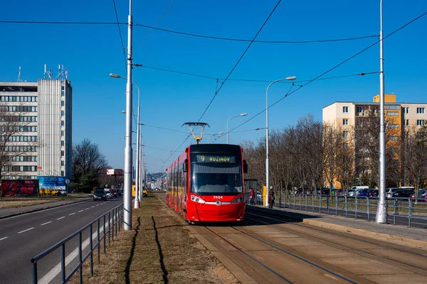 Братислава Словакия Марта 2022 Года Трамвай Skoda 29T1 7404 Пассажирами — стоковое фото