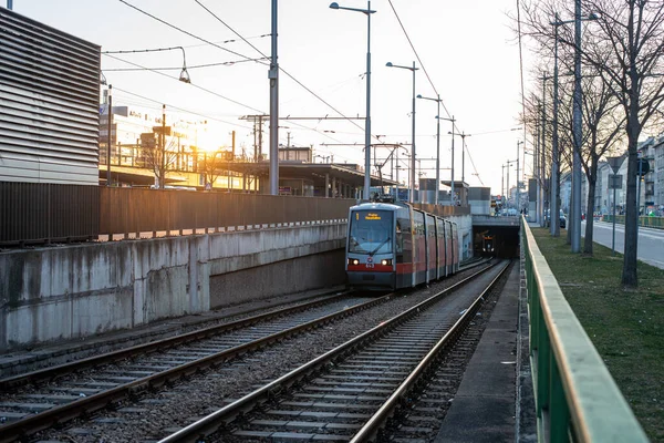 Wiedeń Austria Marca 2022 Tramwaj Siemens Ulf 643 Pasażerami Ulicach — Zdjęcie stockowe