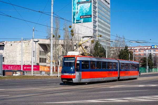 Bratislava Slowakei März 2022 Straßenbahn Tatra K2S 7120 Mit Fahrgästen — Stockfoto