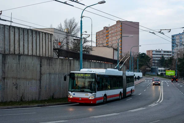 Bratislava Slovakia March 2022 Тролейбус Скода 25Тр Ірісбус 6704 Їде — стокове фото