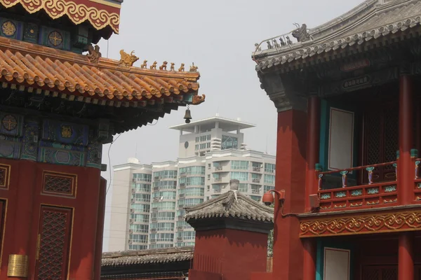 Detalhe de um telhado de mosteiro budista, China — Fotografia de Stock