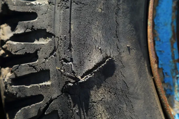 Détail d'un vieux pneu — Photo