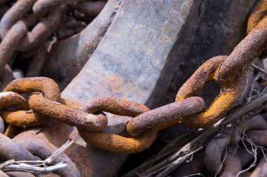 closeup büyük paslı zincir