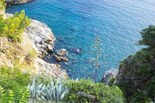 Adriatiska havet. solnedgång. utsikt från berget Stockbild