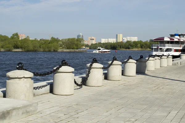 Река Москвы и Яхта — стоковое фото