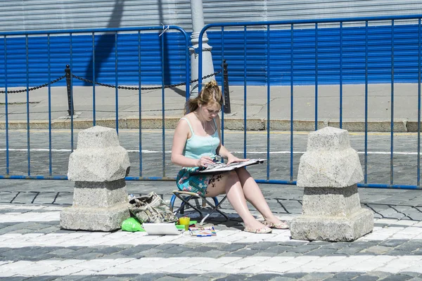 insanlar Moskova Kızıl Meydan üzerinde çizim