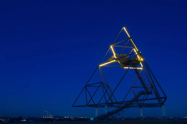 Bottrop tetraeder-60 m yüksek Dörtyüzlü