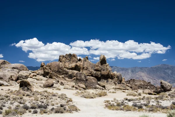 Melancholický rock v alabama hills — Stock fotografie