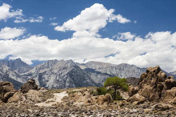 Steinformationen en den Alabama Hills — Foto de Stock