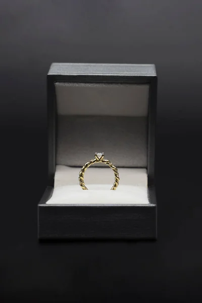 Gold Ring Its Gift Box Black Night Background Diamonds — Stock Photo, Image
