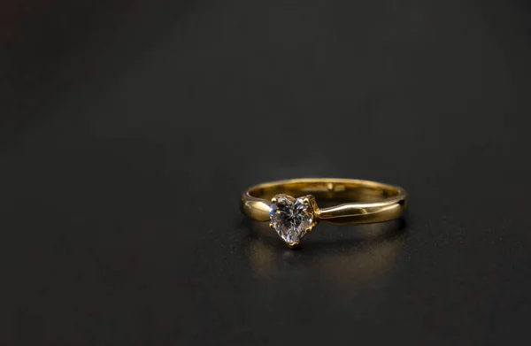 Bague Dorée Avec Diamants — Photo