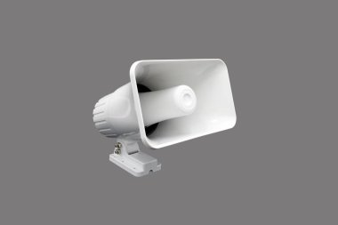 Gri arka planda beyaz bir megafon.