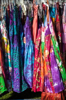 kravat boya elbiseler