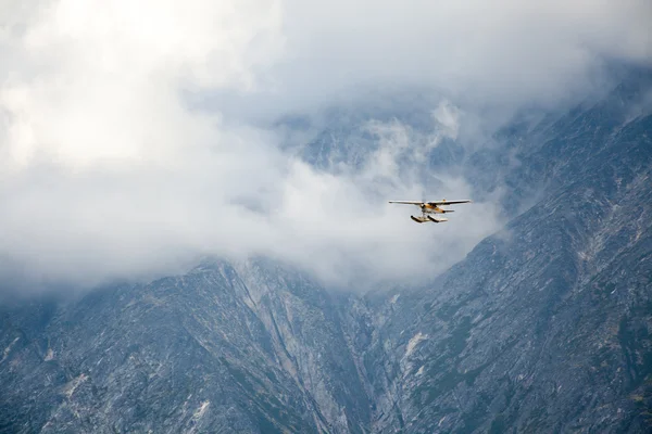 Плавучий літак в повітрі Ліцензійні Стокові Фото