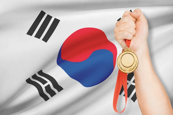 Μετάλλιο στο χέρι με σημαία σε φόντο - Νότια Κορέα — Φωτογραφία Αρχείου
