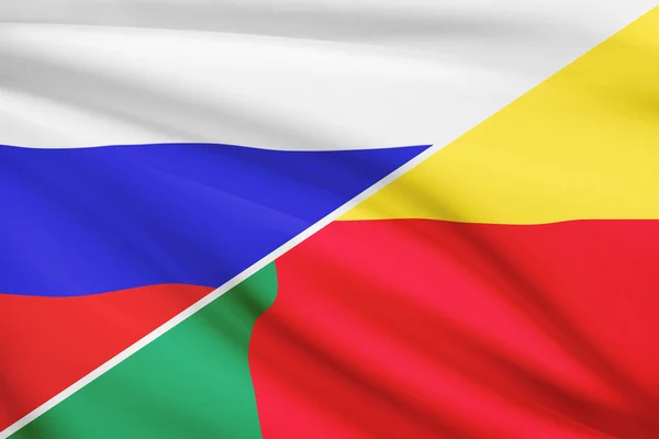 Serie von gekräuselte Flags. Russland und benin. — Stockfoto