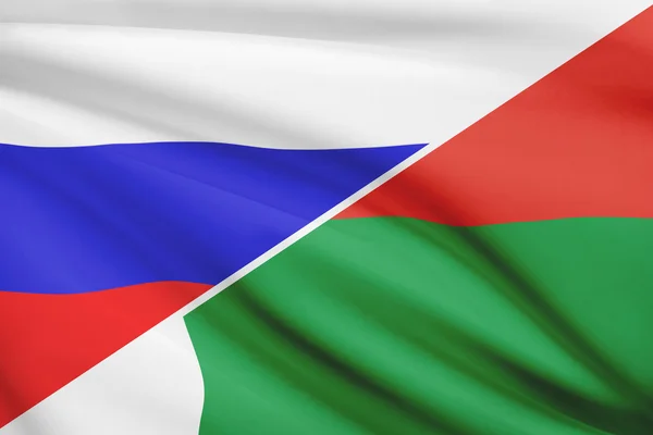 Serie von gekräuselte Flags. Russland und der Republik Madagaskar. — Stockfoto