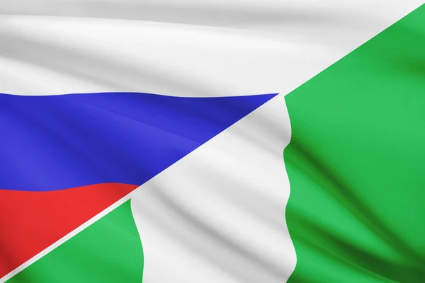 Серия трепал флагов. Россия и Федеративной Республики Нигерии. — стоковое фото