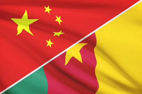 Serie di bandiere arruffati. Cina e Repubblica del Camerun. — Foto Stock