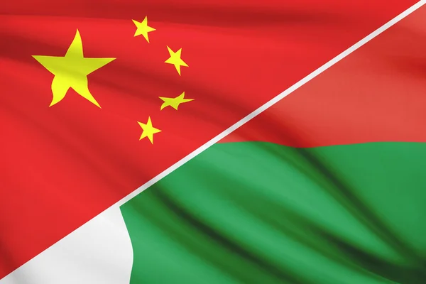 Serie di bandiere arruffati. Cina e Repubblica del madagascar. — Foto Stock