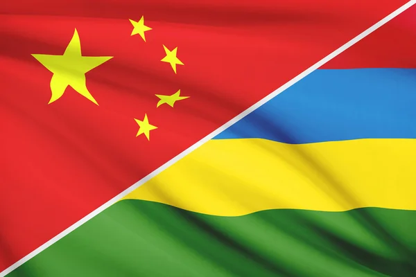 Serie di bandiere arruffati. Cina e la Repubblica di mauritius. — Foto Stock