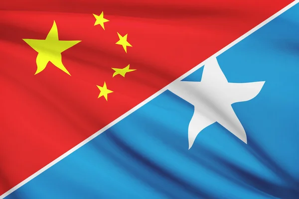 Serie de banderas con volantes. China y la República federal de somalia. — Foto de Stock